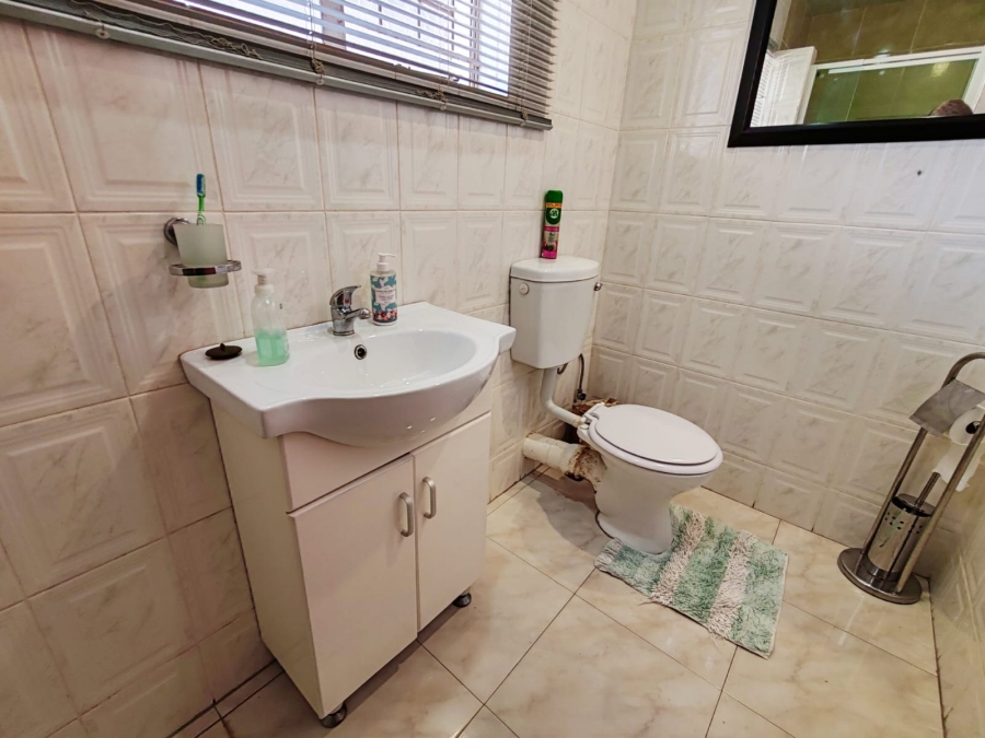 5 Bedroom Property for Sale in Miederpark North West